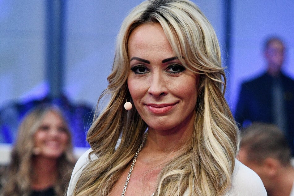 Cora Schumacher (43) ist wieder Single. Anfang Oktober hatte sie sich erst im großen Finale für BB-Denny entschieden.