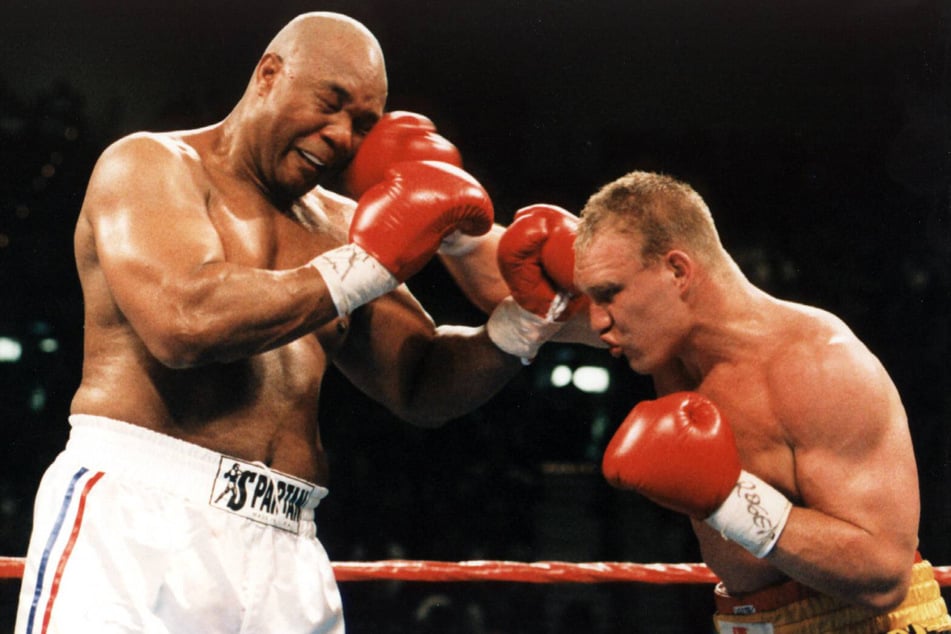 1995 kämpfte er gegen George Foreman (†76) und hätte wohl eigentlich gewinnen müssen, tat er aber nicht.