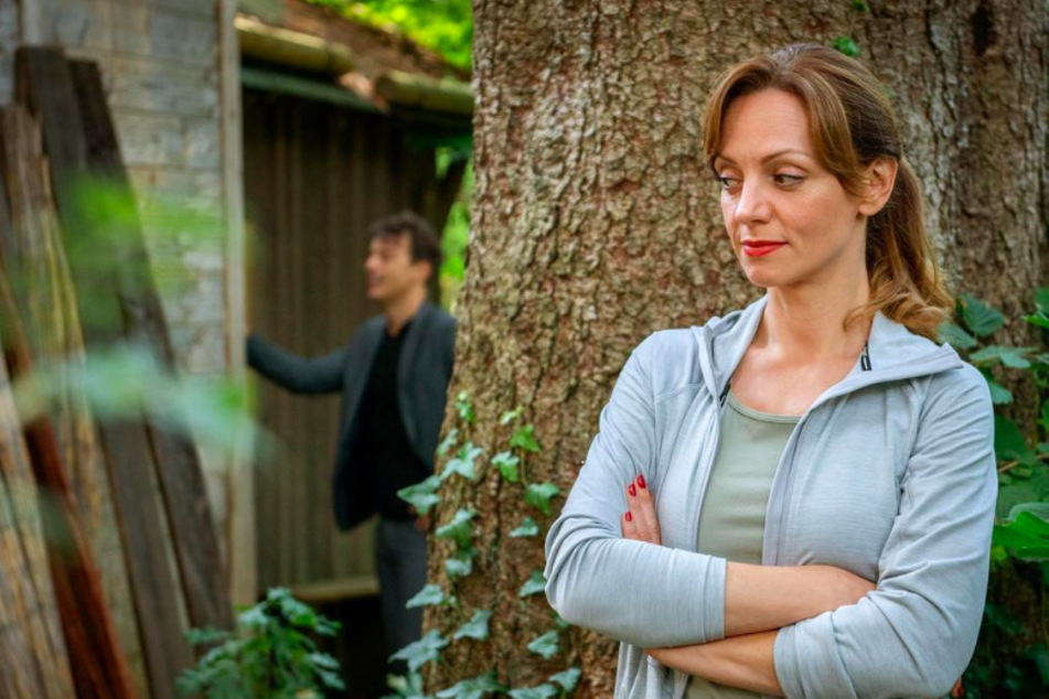 Ariane (Viola Wedekind, 43) hat Robert (Lorenzo Patané, 44) verraten, wo sich Lia versteckt hat.