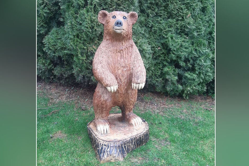 Dieser etwa ein Meter hohe Holzbär wurde in Olbernhau von einem Privatgrundstück gestohlen.