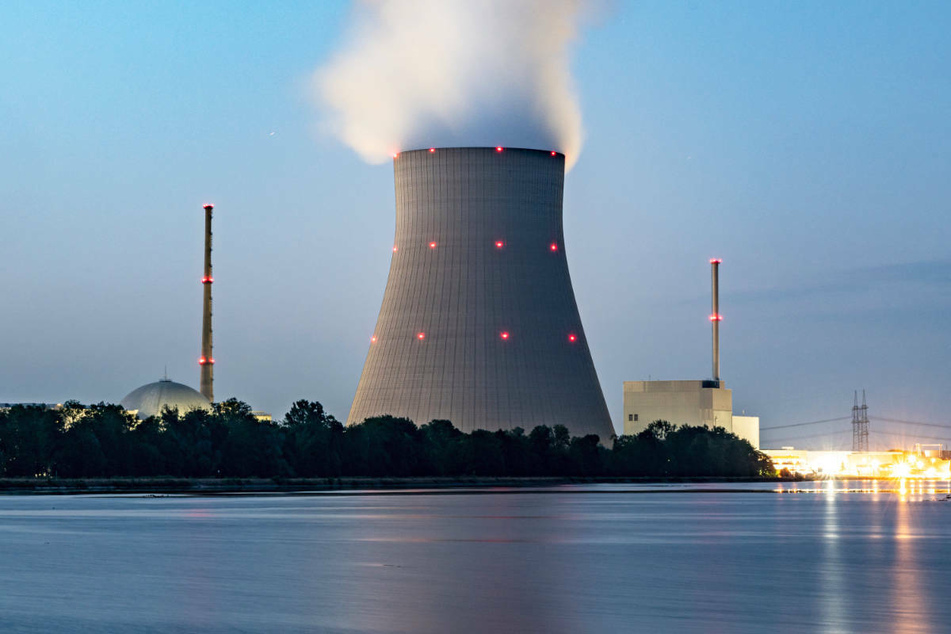 Das Atomkraftwerk Isar 2 im bayerischen Essenbach ist eines von drei Kernkraftwerken, die in Deutschland noch am Netz sind.