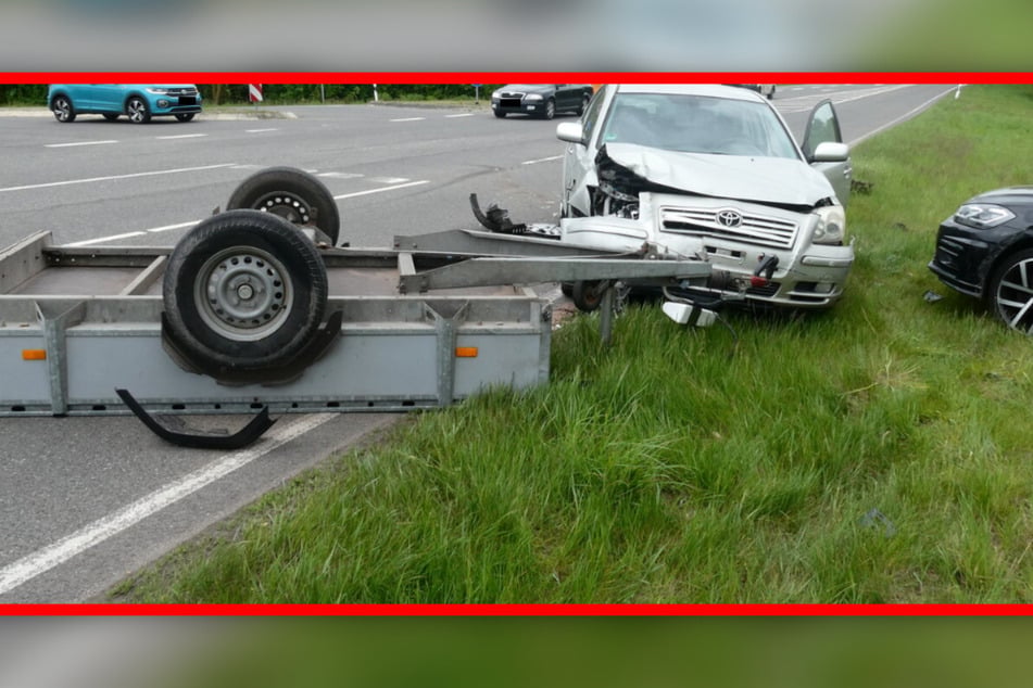 Die beiden Fahrzeuge mussten nach dem Unfall abgeschleppt werden.