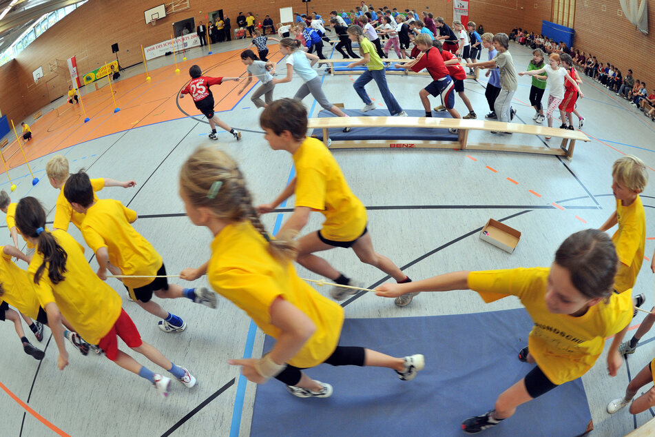 Laut dem Landesschülerrat von Sachsen stellt der Schulsport in Corona-Zeiten eine Gefahr dar. (Symbolbild)