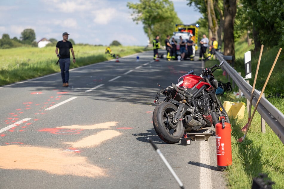 Bei dem schweren Unfall wurde ein Motorradfahrer (†61) tödlich verletzt.