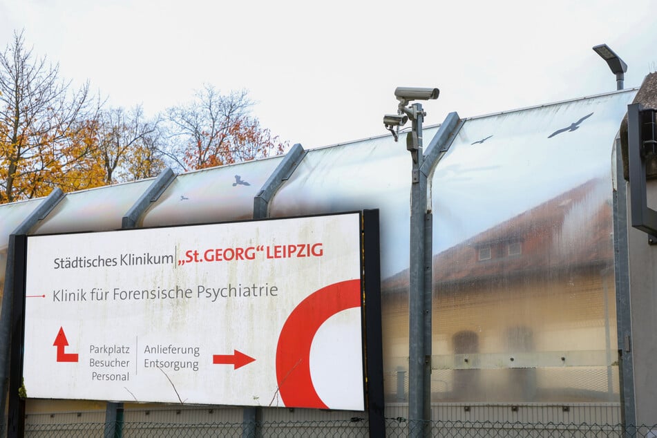 Die Klinik für Forensische Psychiatrie in Leipzig-Dösen - hier kletterte der Gewaltverbrecher über den Zaun in die Freiheit.