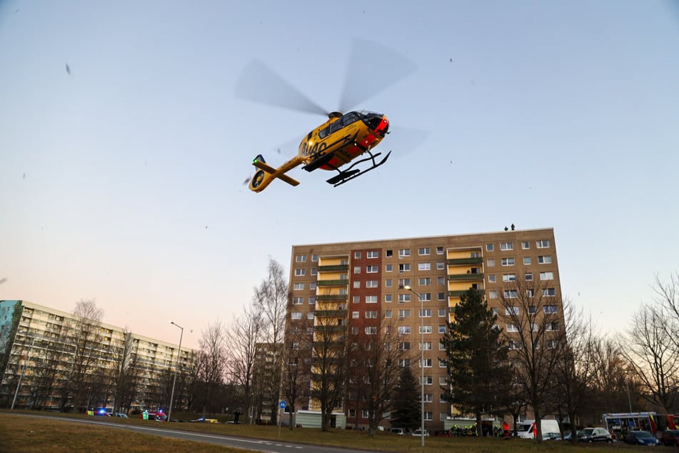 Die Teenagerin wurde mit dem Helikopter ins Krankenhaus geflogen.