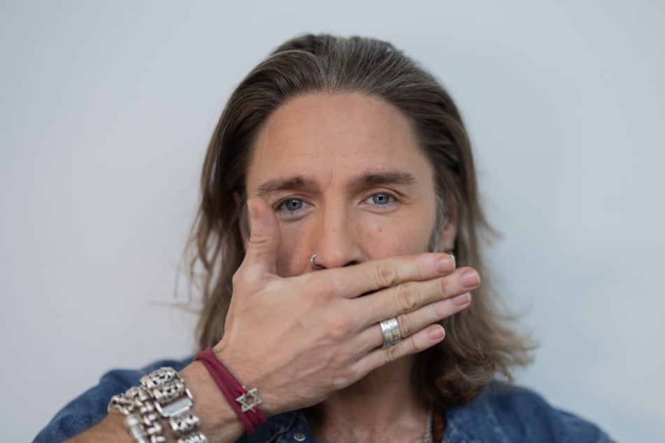 Unter dem Motto "nicht reden" hat es Gil Ofarim im Dschungelcamp bis auf den Thron geschafft.