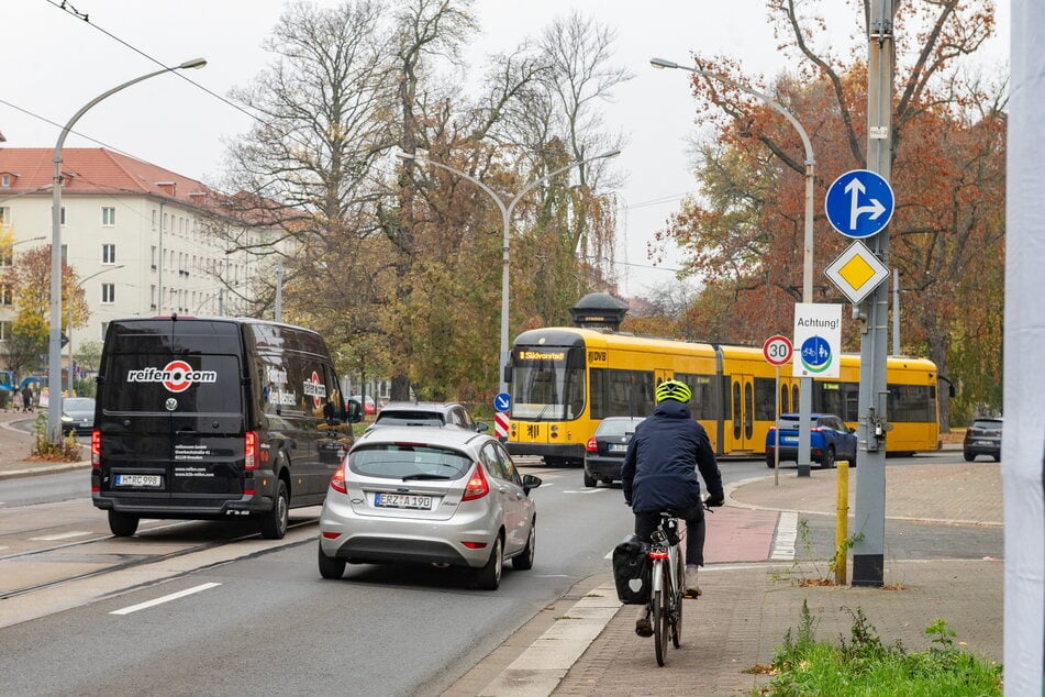 Autos, Straßenbahnen, Busse: Der Abschnitt zwischen Nürnberger Platz und -Ei gehört zu Dresdens lautesten Straßen.