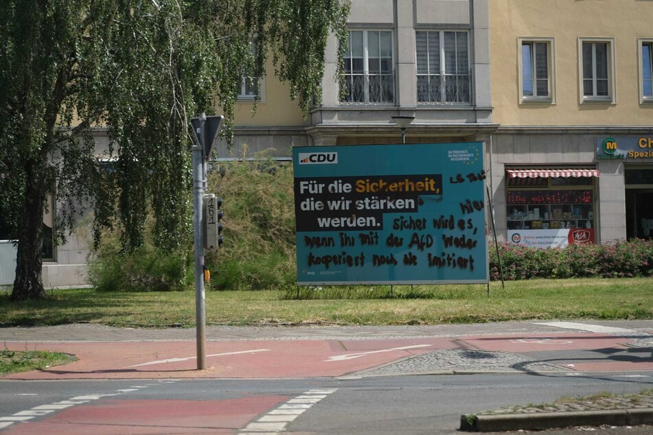 In den vergangenen Wochen sind in Leipzig immer wieder Wahlplakate beschädigt oder gar zerstört worden. Oberbürgermeister Burkhard Jung (66, SPD) verurteilte die Taten.