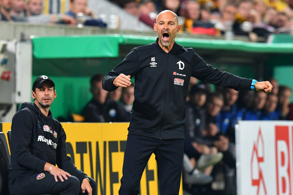 Für Coach Alexander Schmidt (52) ist ein Spielertausch während der Partie nicht nur Glückssache. Er kennt die Stärken und Schwächen seiner Jungs genau und schenkt ihnen vollstes Vertrauen.