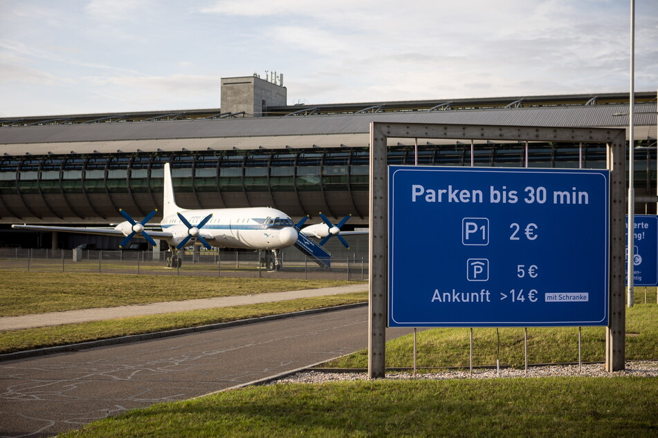 Pro Stunde 28 Euro! Parkgebühren-Hammer am Leipziger Airport