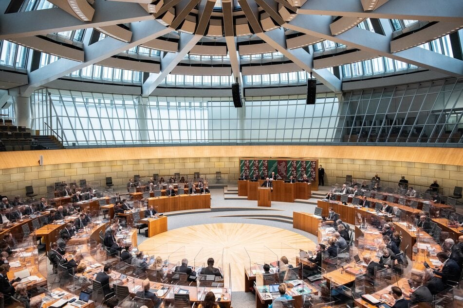 NRW hat ein neues Pandemie-Gesetz. Künftig kann der Landtag sogar rechtswirksam Einspruch gegen Corona-Verordnungen der Regierung einlegen. (Archivfoto)