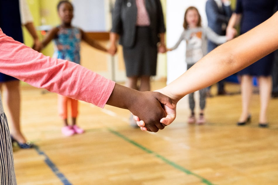 Um den vorausgesagten Kollaps der Kinderbetreuung zu verhindern, wird das bayerische Familien- und Krippengeld gestrichen.
