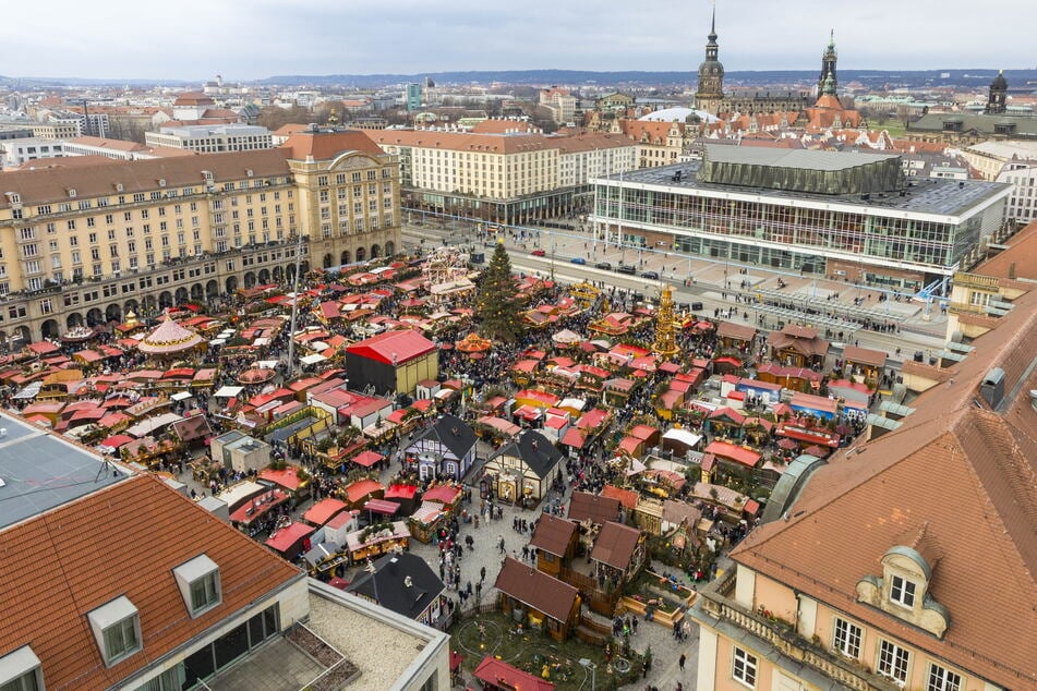 Bei rund 140.000 Litern getrunkenem Glühwein auf dem Striezelmarkt müssen jede Menge Tassen gespült werden.