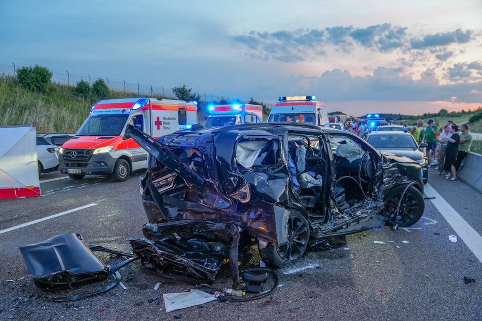 An mehreren Fahrzeugen entstand Totalschaden.
