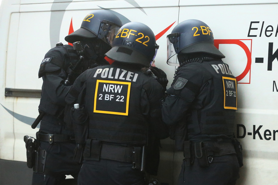 In Düsseldorf hatten zuletzt immer wieder Demonstrationen stattgefunden, bei denen die Polizei zum Schutz der Corona-Regeln eingreifen musste. (Archivfoto)