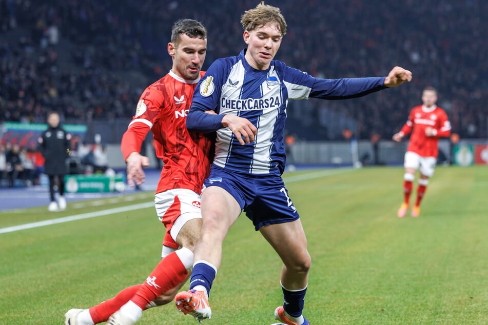 Kennet Eichhorn (16, r.) hat sich als Teenager bereits einen Stammplatz erkämpft.