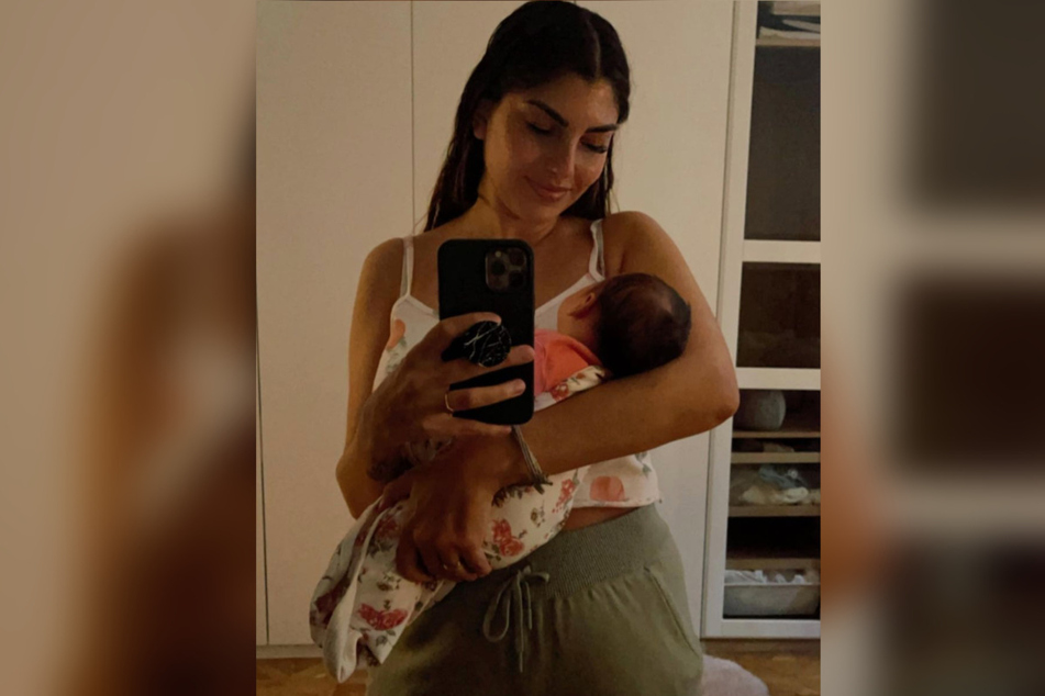 Ex-Bachelor-Babe Yeliz Koc (27) mit ihrer Tochter Snow Elanie.