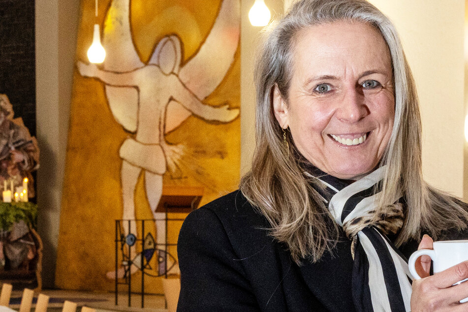 Anja Tonn (54) ist eine der Freiwilligen, welche die "Lange Nacht" 2022 in der Weißfrauen Diakoniekirche in Frankfurt am Main organisieren.