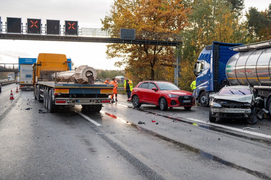 Mehrere Fahrzeuge waren am Montagnachmittag in einen Unfall verwickelt, der ein Verkehrschaos zur Folge hatte.