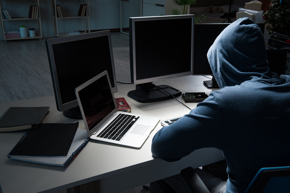 Die Polizei hat in NRW zahlreiche Objekte durchsucht. 80 Beschuldigte stehen unter dem Verdacht der Kinderpornografie. (Symbolbild)