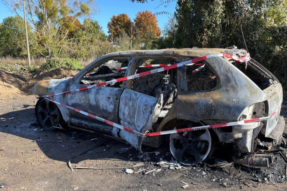 Porsche wird geklaut, geht dann in Flammen auf: Polizei ermittelt in merkwürdigem Fall