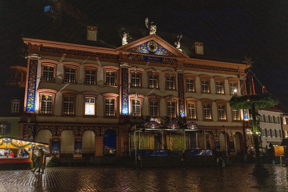 Weltgrößtes Adventskalenderhaus öffnet erstes Fenster
