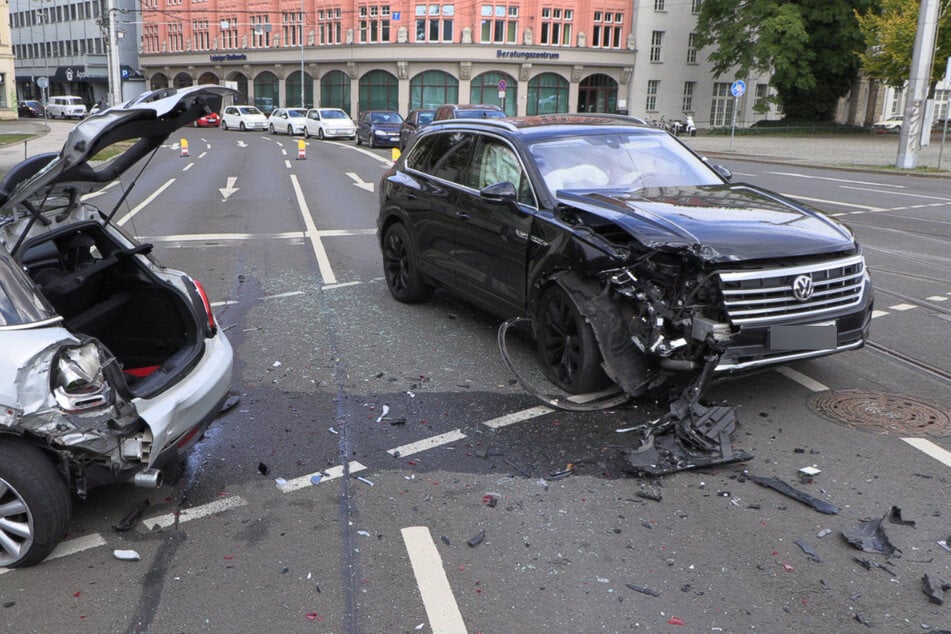 VW-Fahrer reagiert unter Drogen zu spät: Zwei Verletzte bei Ampelcrash in Leipzig