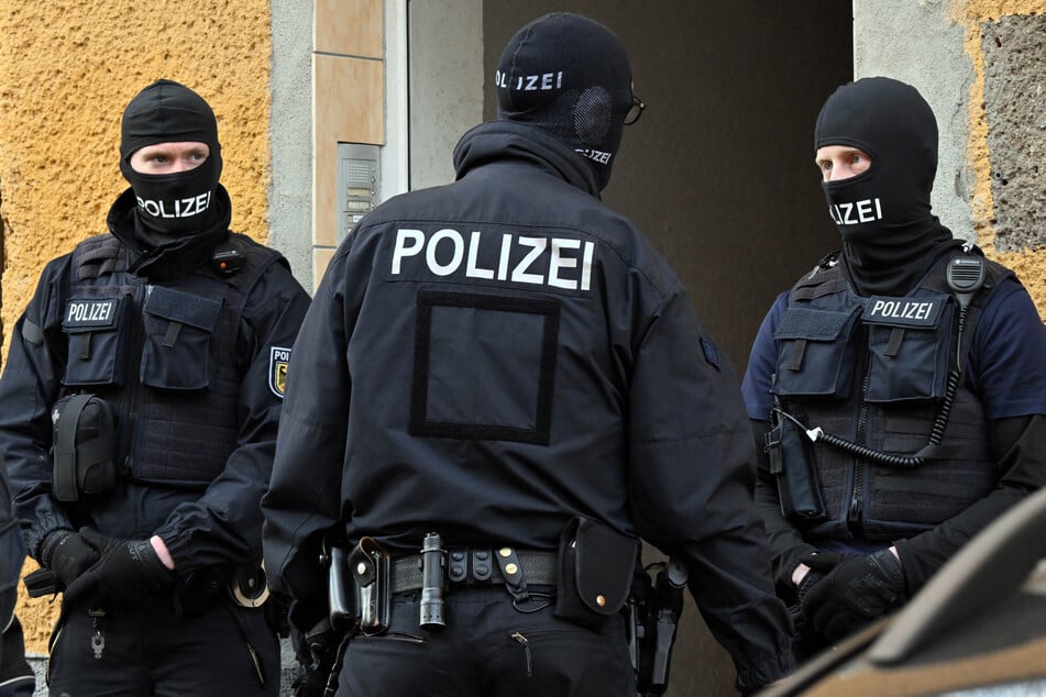 In ganz Deutschland gab es am Mittwoch Haus- und Wohnungsdurchsuchungen, in Sachsen wurde in dem Zusammenhang gegen insgesamt zwölf Personen ermittelt. (Symbolbild)
