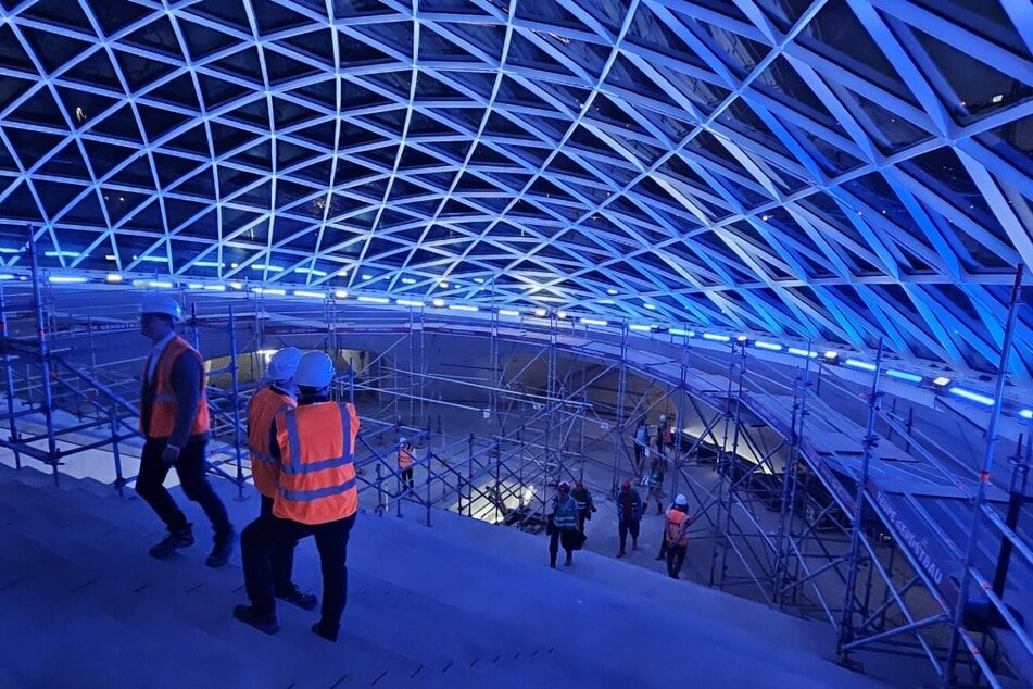 Im Zuge des Bauprojektes sollen insgesamt vier Stahl-Glas-Gitterschalen entstehen.