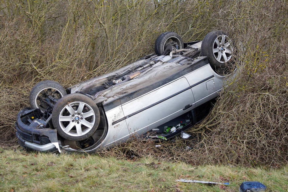 Der BMW war nach dem Unfall nicht mehr fahrbereit.