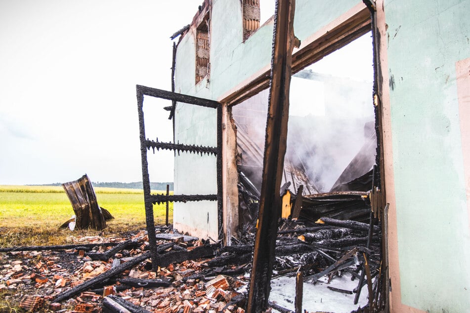 Die Scheune fiel den Flammen zum Opfer.