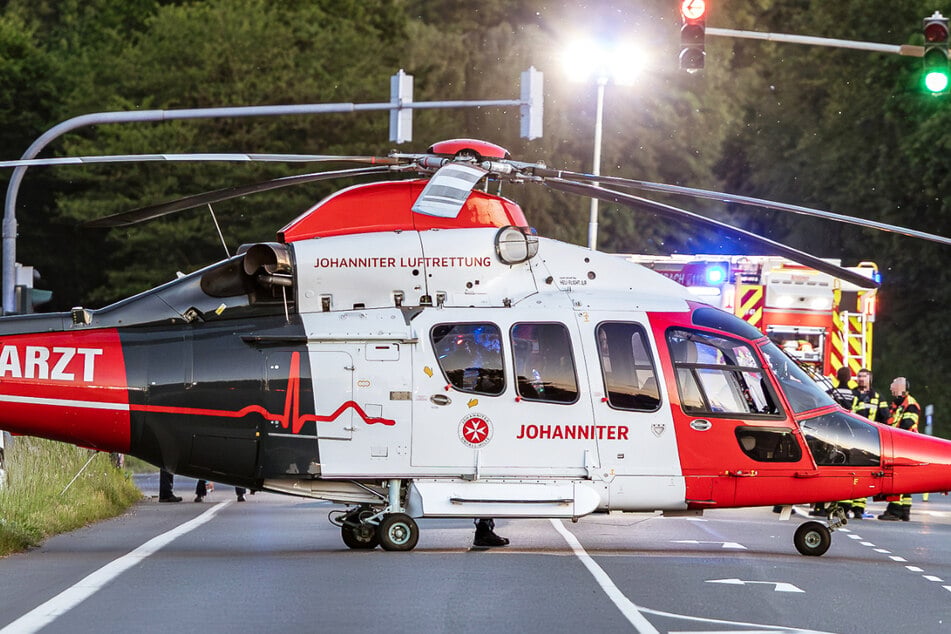 Ein Rettungshubschrauber landete auf der B3: Die Bundesstraße wurde nach dem Crash bei Egelsbach für mehrere Stunden voll gesperrt.