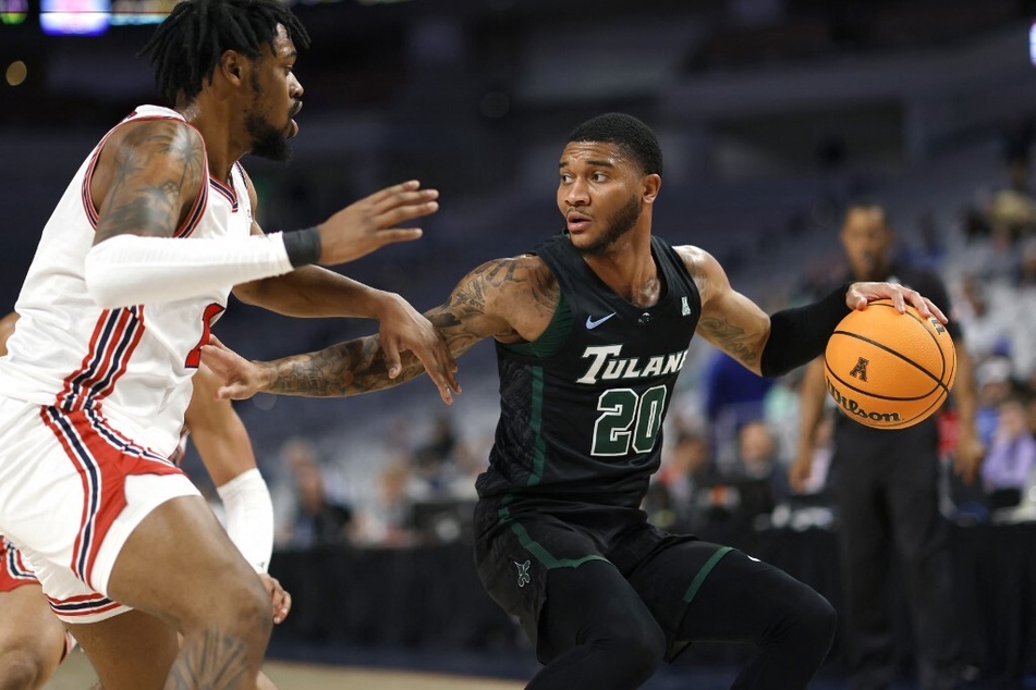 Tulane (r) will welcome the Houston Cougars on Tuesday in a showdown that will determine the best team in the AAC.