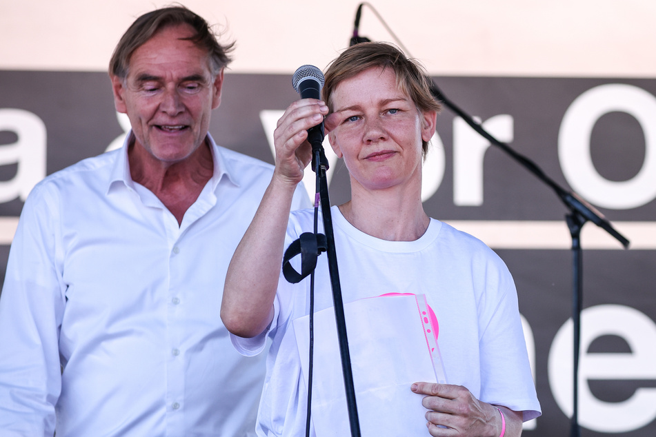 Sandra Hüller (46) und Burkhard Jung (66, SPD) hielten bei der Kundgebung Redebeiträge.