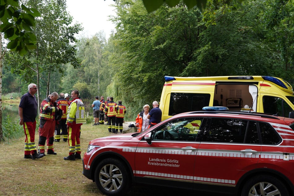 Seit Sonntagmittag wurde ein Mann in einem See im Landkreis Görlitz vermisst. Er konnte am Nachmittag geborgen werden. Ob lebendig, war noch unklar.