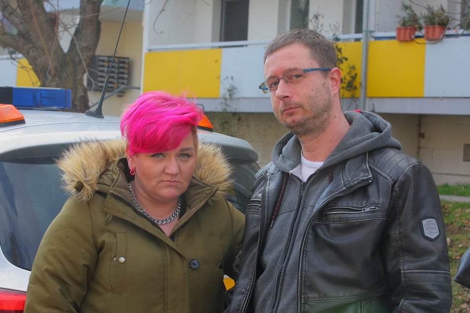 Freunde des Brandopfers: Monique Groß (39) und Torsten Rienäcker (46) in Gorbitz.