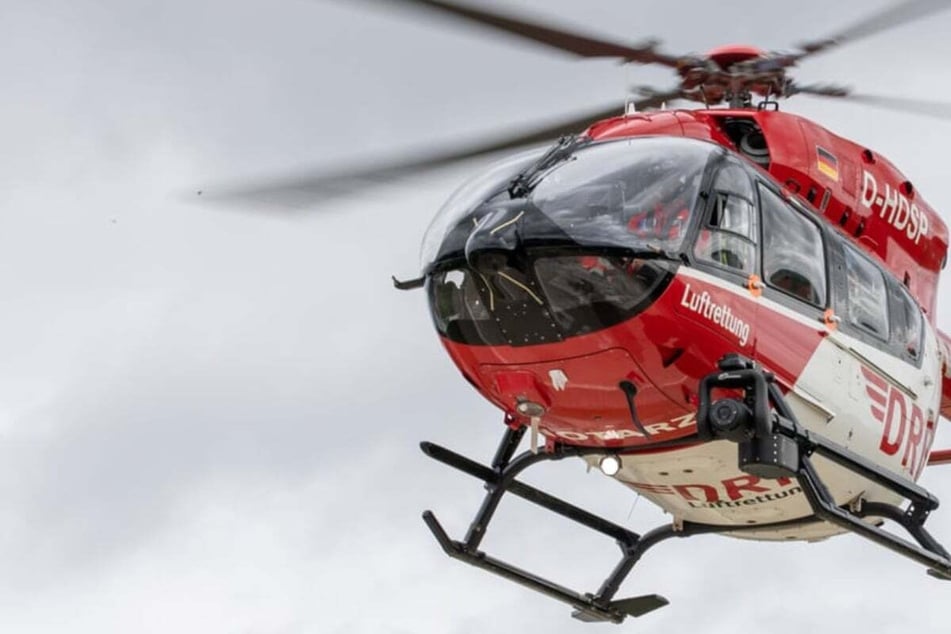 Unfalldrama auf Golfplatz: 58-Jähriger zwischen Traktor und Rasenmäher eingeklemmt