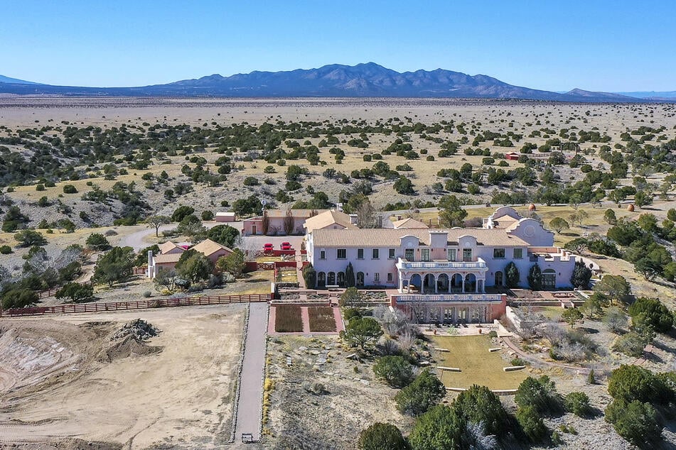 Epstein's infamous "Zorro ranch" in New Mexico searched as authorities step up investigation