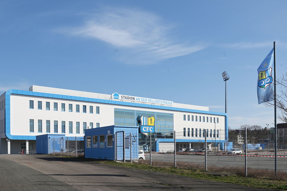 Das Chemnitzer Drive-In-Coronatestzentrum am CFC-Stadion erweitert seine Öffnungszeiten.