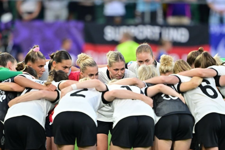 Die deutschen Fußball-Frauen wollen bei der EM mit einem Sieg über Frankreich ins Halbfinale einziehen.