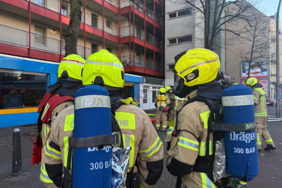 Die Feuerwehr ist seit circa 14 Uhr im Einsatz.