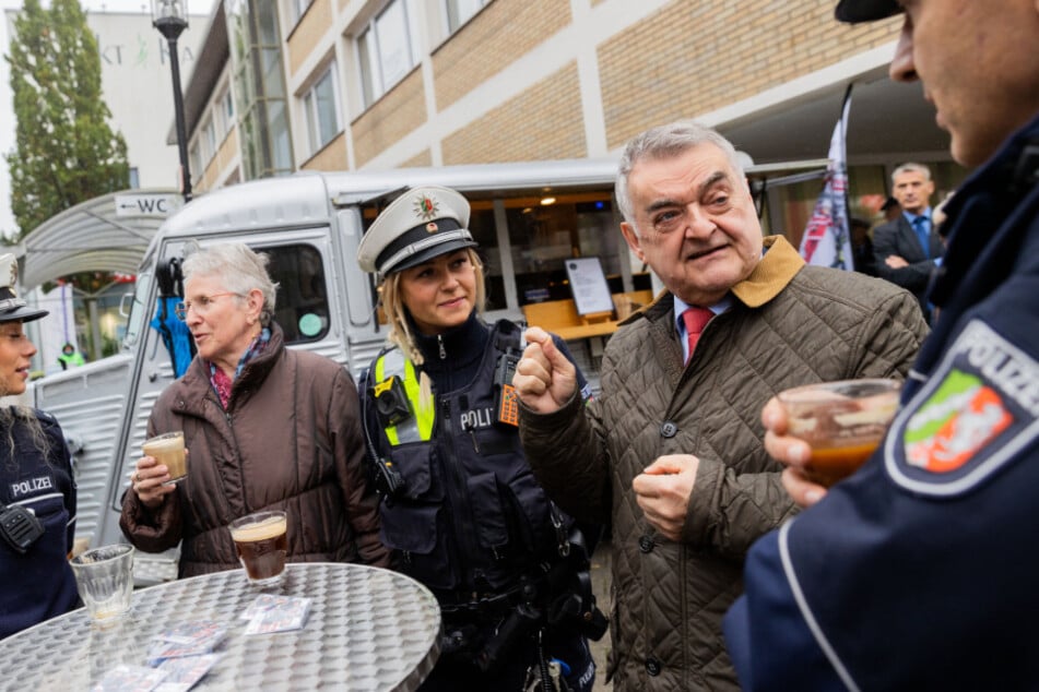 Vor drei Jahren war "Coffee with a Cop" schon in Langenfeld zu Gast. (Archivbild)