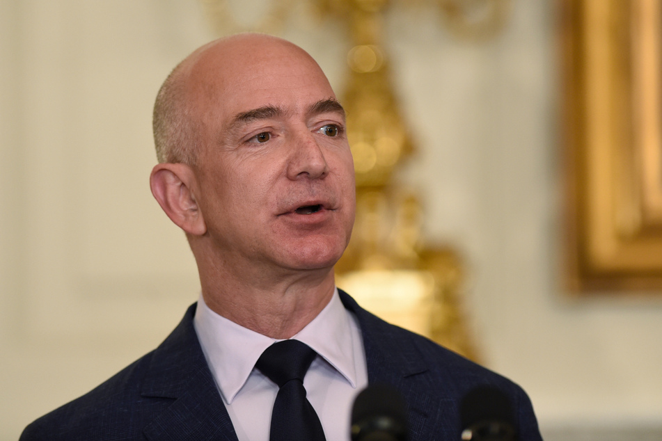 Amazon-Boss Jeff Bezos (59) wurde in die französische Ehrenlegion aufgenommen.