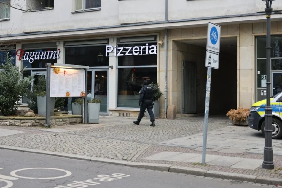 Die Polizei hat zwei Männer mit Verbindungen zur 'Ndrangheta festgenommen, die mit Kokain gehandelt haben sollen. Bei Durchsuchungen wurden Beweismittel gesichert.