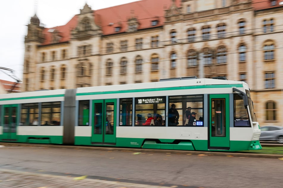 Die Straßenbahnlinie 10 der Magdeburger Verkehrsbetriebe wird ab Samstag nach einem neuen Plan fahren. (Archivfoto)