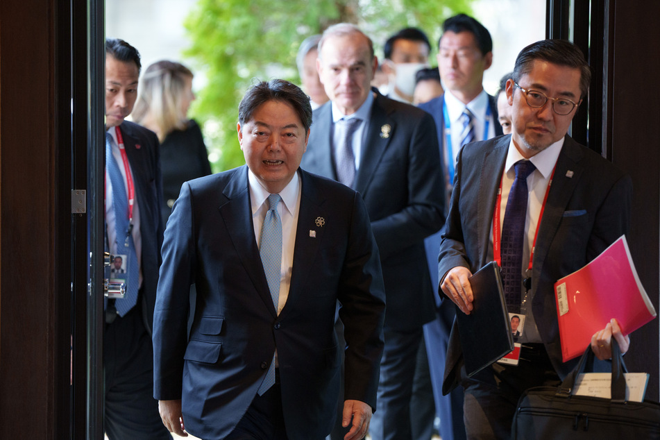 Hayashhi Yoshimasa (62,M), Außenminister von Japan, kommt beim Treffen der Außenminister der G7-Staaten zur ersten Arbeitssitzung.