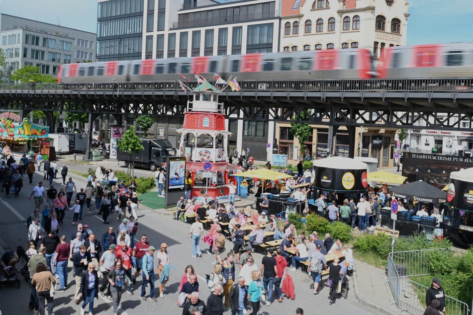 Sollte die Frist verstreichen, droht ein Streik am Wochenende des Hafengeburtstags. (Archivfoto)