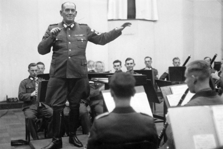 Herms Niel (1888-1954) hieß eigentlich Ferdinand Friedrich Hermann Nielebock. Schon am 1. Mai 1933 trat der Komponist der NSDAP bei.