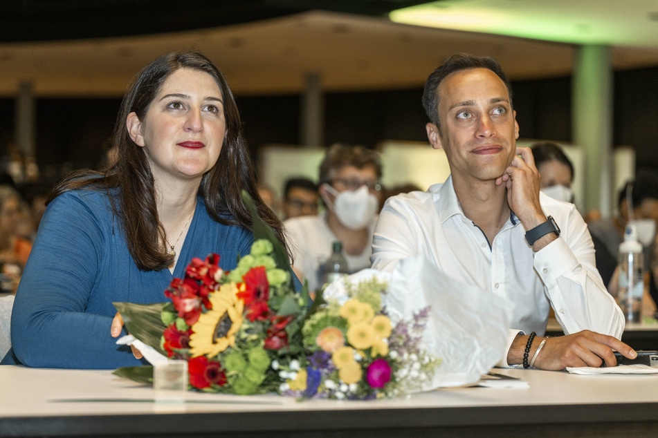 Yazgülü Zeybek (35) und Tim Achtermeyer (28) sind das neue Spitzenduo der Grünen in Nordrhein-Westfalen.